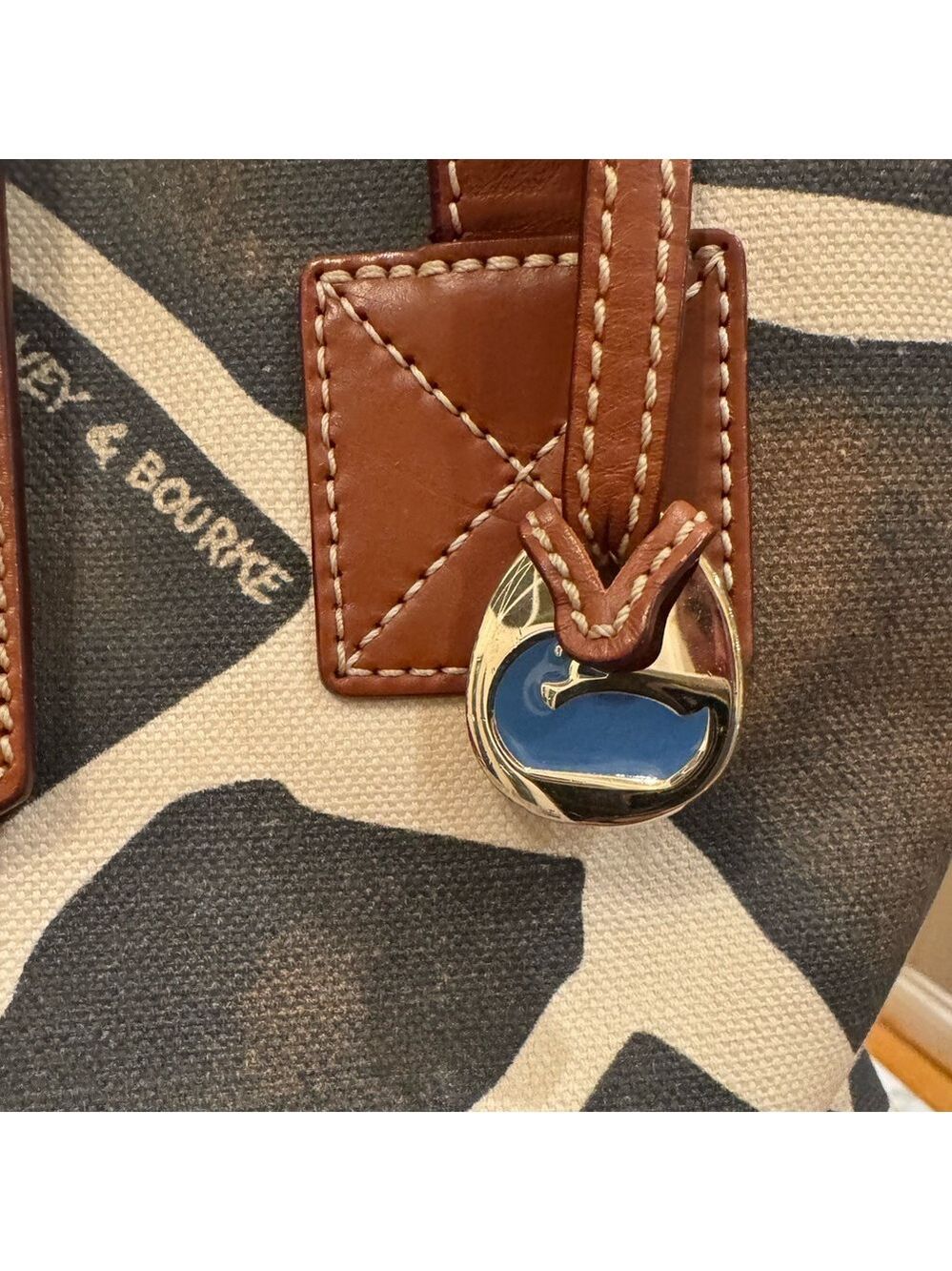 Dooney & Bourke - Giraffe Coated Canvas Tote, Very Nice Condition Shoulder Strap - Picture 3 of 12